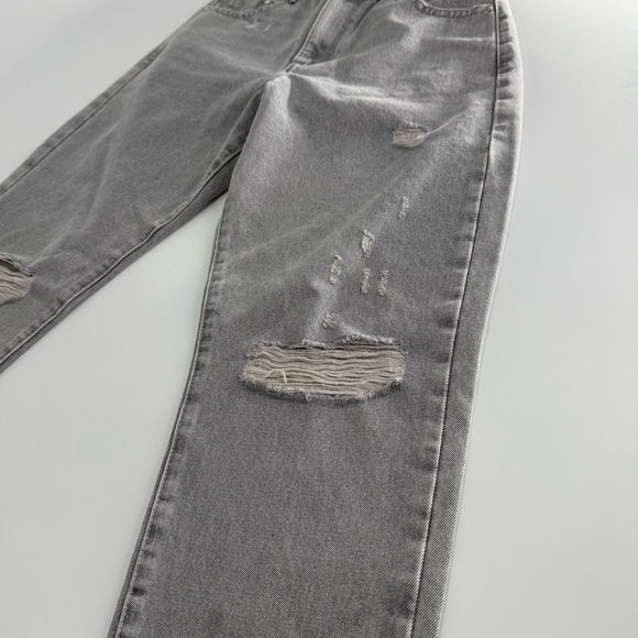 Tractr Gray Straight Jeans with Natural Distressing - Picture 3 of 11